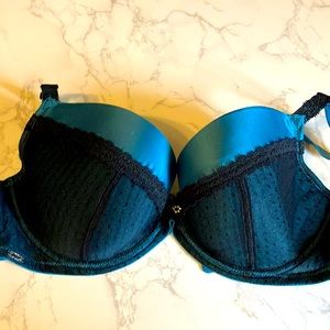 Masquerade NWOT Teal and Black molded cups underwire bra 36DD
